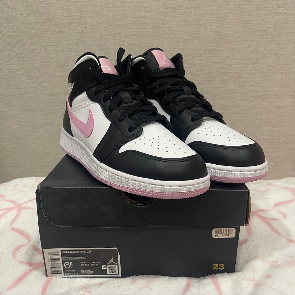 Air Jordan 1 Mid GS in White Light Arctic Pink